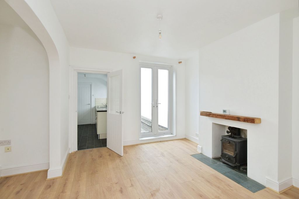 Property photo 2 of 20 Pbox-Img.Jpg