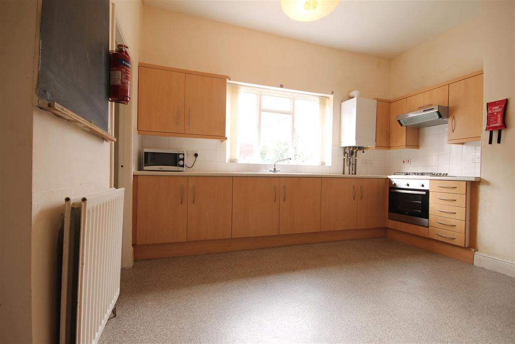 Property photo 3 of 10 12182.Jpg