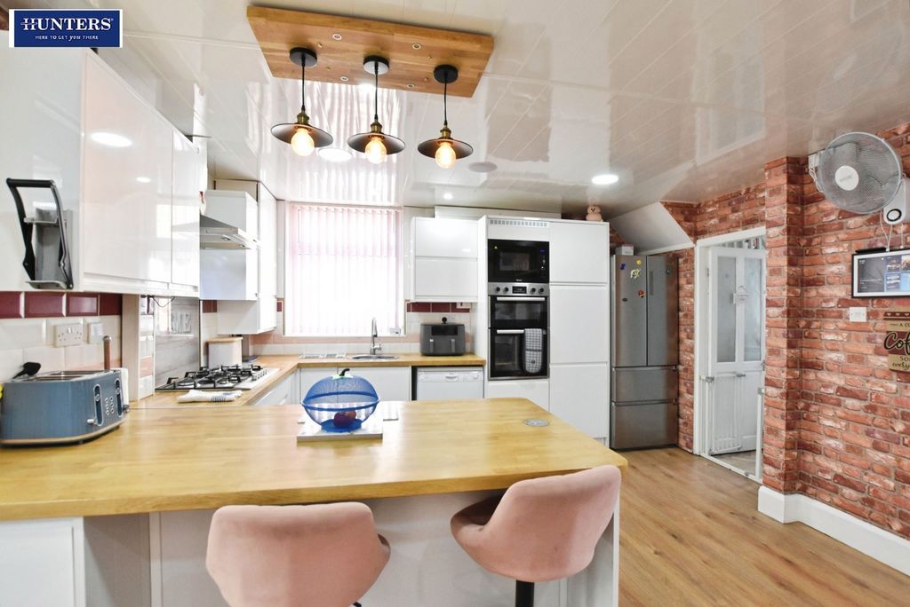Property photo 2 of 22 Kitchen/Diner