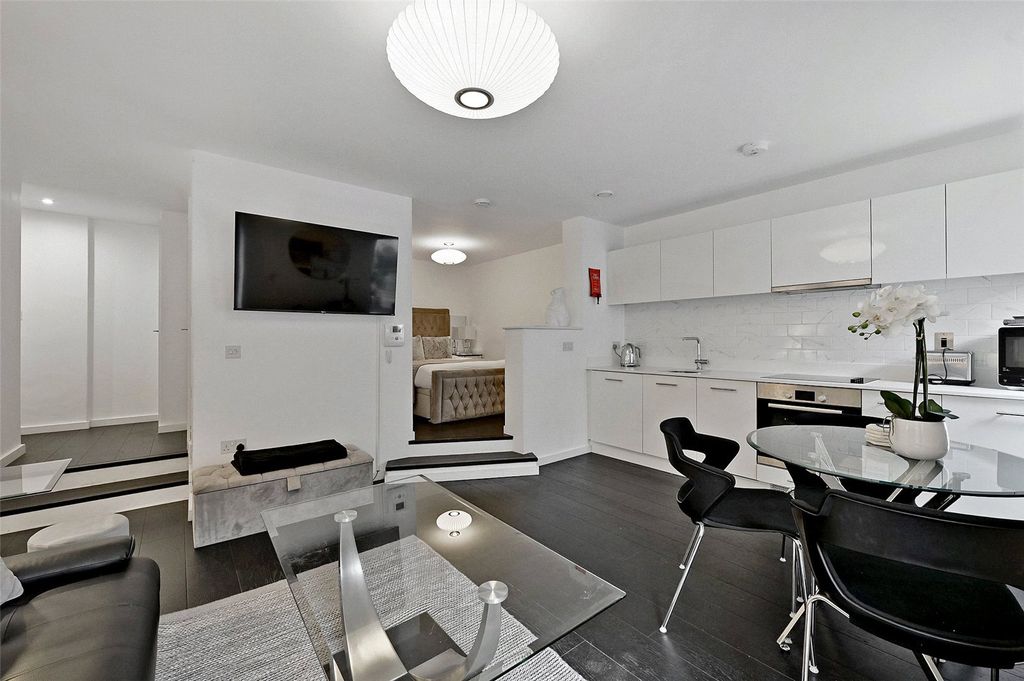 Property photo 3 of 8 Reception Room