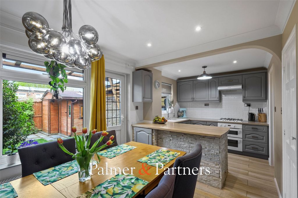 Property photo 2 of 24 Picture No. 15