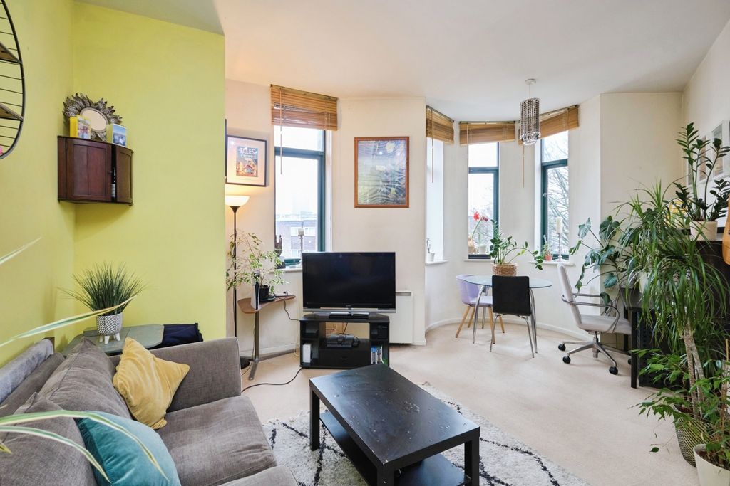 Property photo 2 of 19 Pbox-Img.Jpg