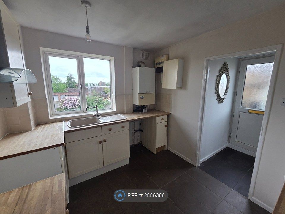Property photo 3 of 27 Kitchen