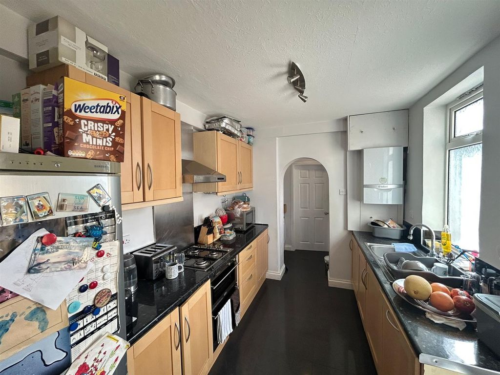 Property photo 2 of 11 48 Catisfield Road (3).Jpg