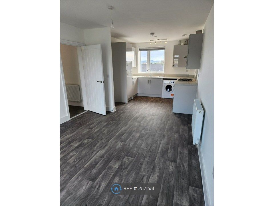 Property photo 1 of 11 Kitchen