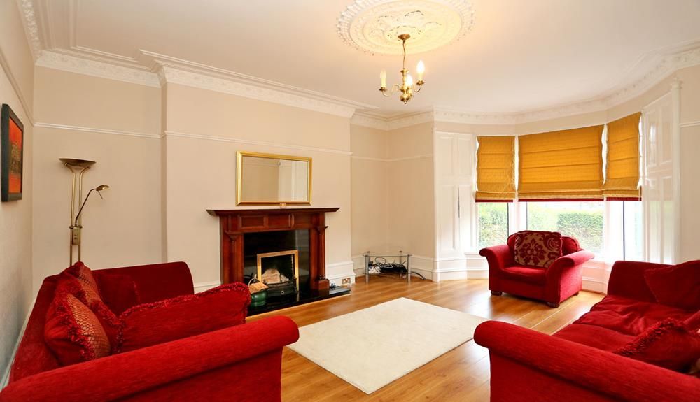 Property photo 1 of 8 Lounge