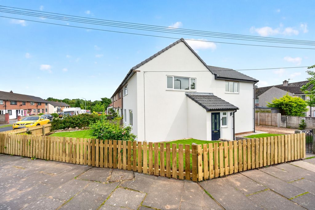 Property photo 1 of 17 External