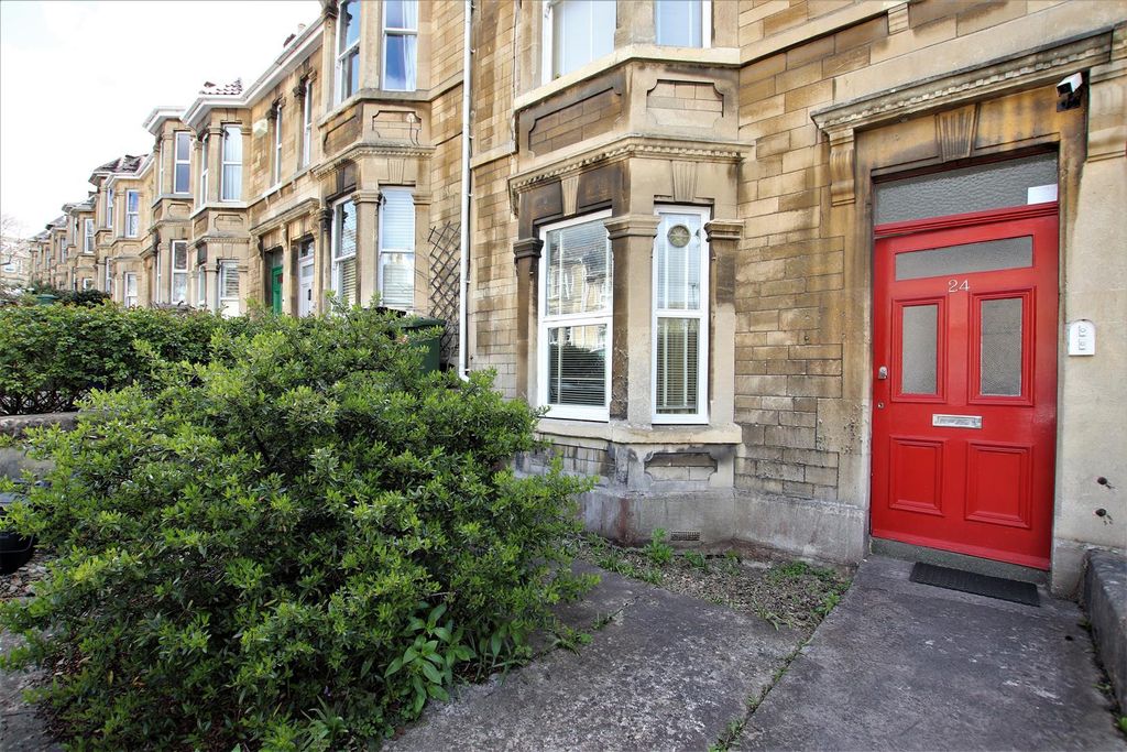 Property photo 1 of 11 Entrance