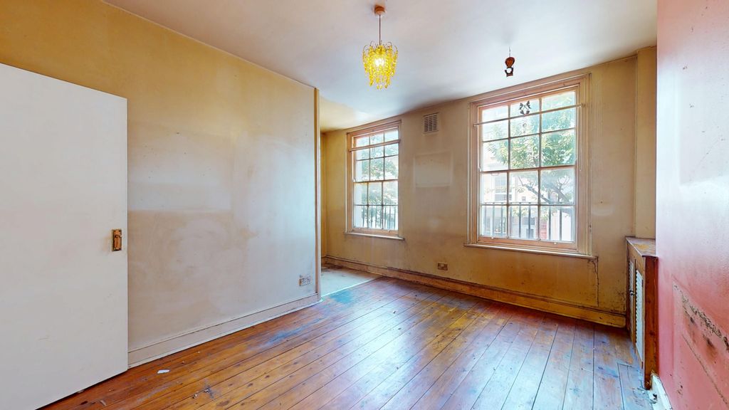 Property photo 2 of 11 Flat B, 12 Danbury Street, Islington, London, N1 8Ju