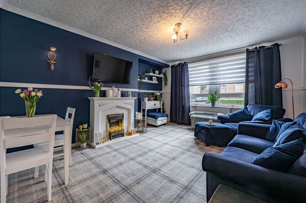 Property photo 2 of 31