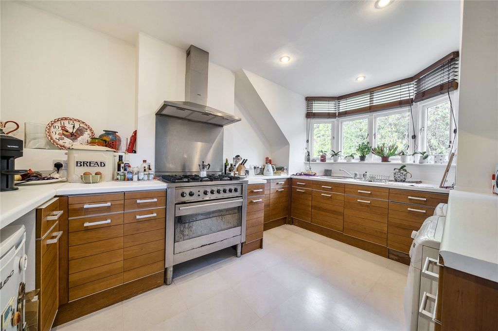 Property photo 2 of 23 Picture No. 31