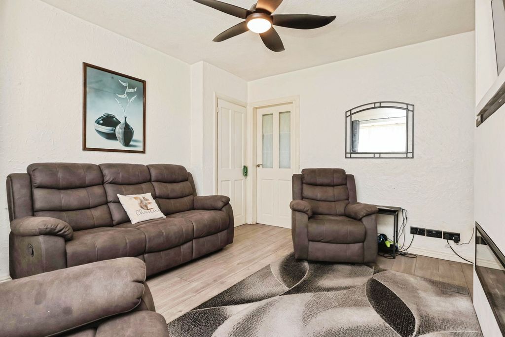 Property photo 2 of 19 Pbox-Img.Jpg