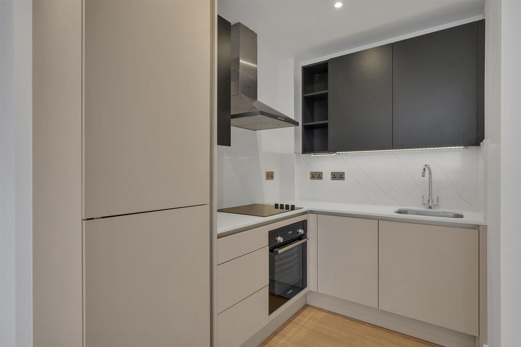 Property photo 1 of 9 Flat 510 -2.Jpg