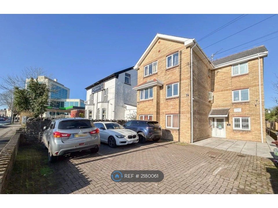 Property photo 1 of 12 Front Of The Building + Guest Parking