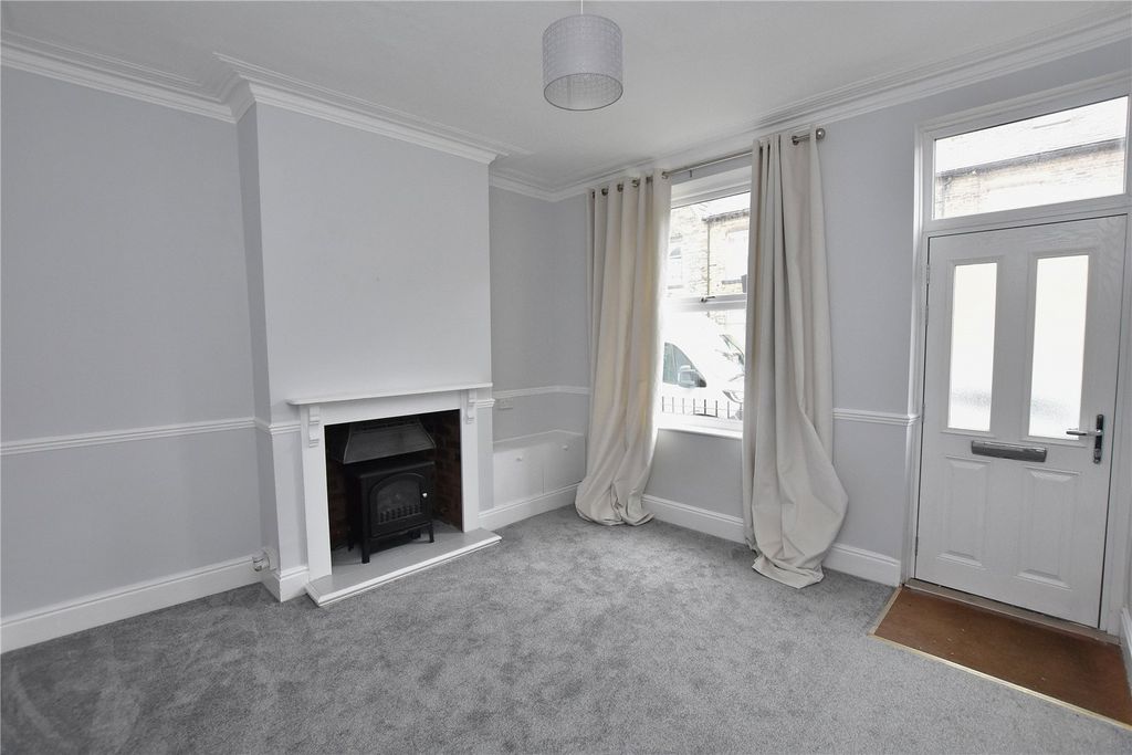 Property photo 3 of 14 Lounge