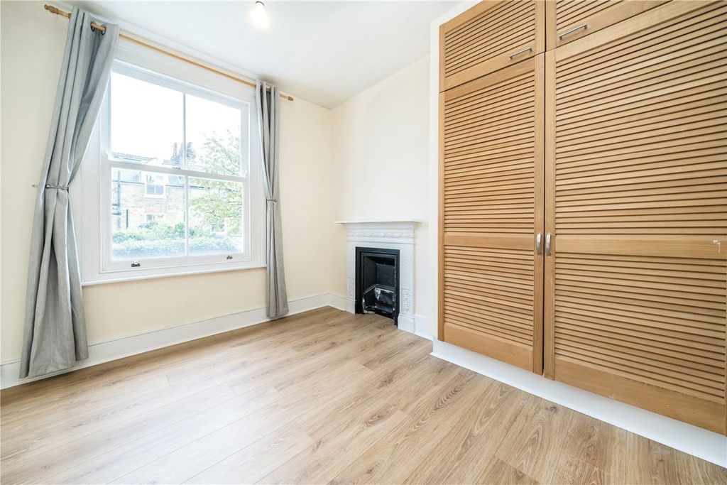 Property photo 2 of 8