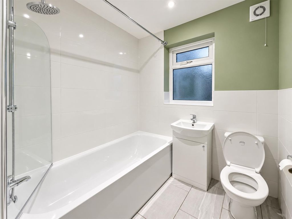 Property photo 2 of 10 Bathroom