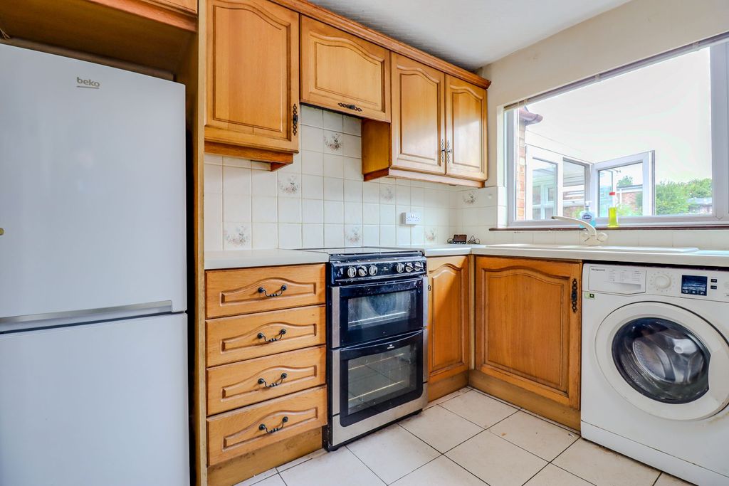 Property photo 2 of 20