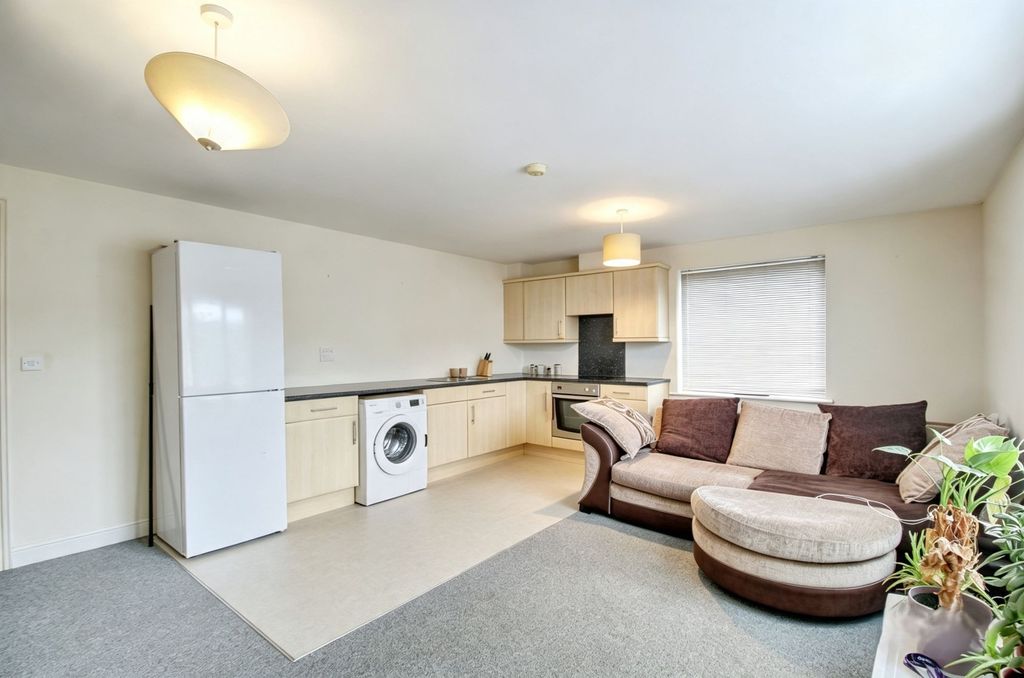 Property photo 2 of 8