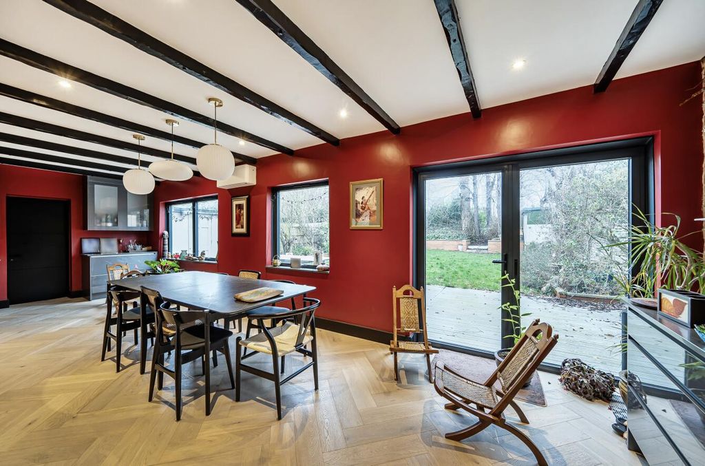 Property photo 2 of 19 Davidson Frost-Wellings, Dfw, Cavendish Drive, Ha8