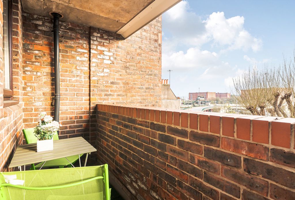 Property photo 2 of 11 1433779-5-69Bd826...