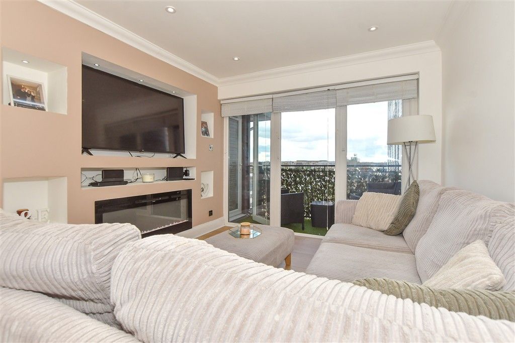 Property photo 2 of 10 Lounge Area