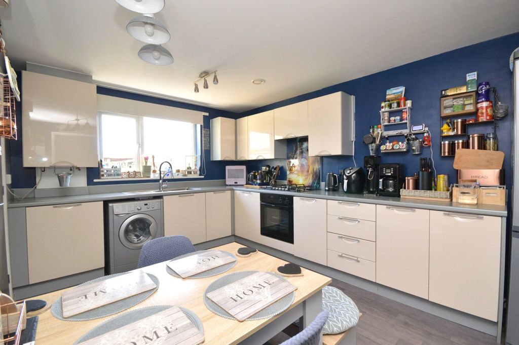 Property photo 3 of 12 3 - Picture No. 12