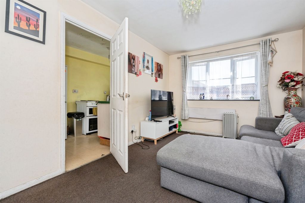 Property photo 3 of 9