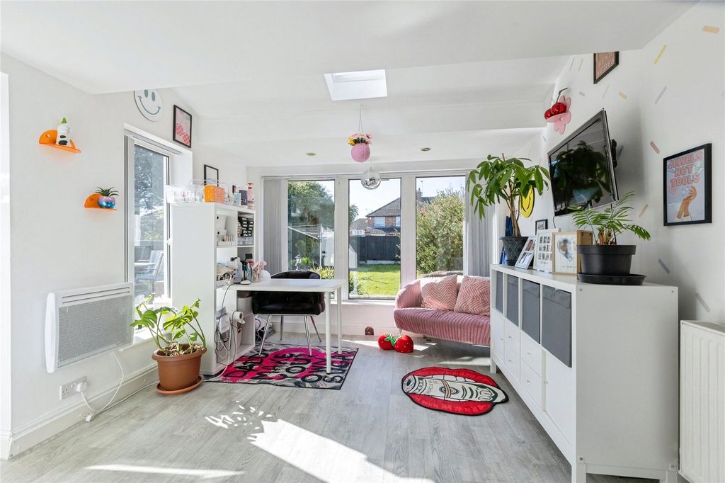 Property photo 2 of 18 Picture No. 03