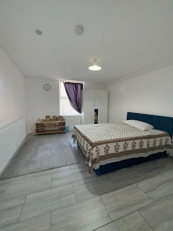 Property photo 3 of 5 Bedroom