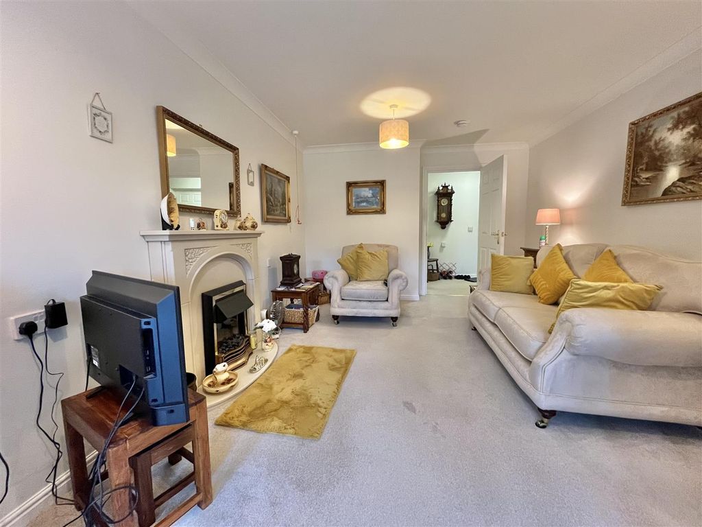 Additional image 4 of 2 bed flat for saleNorth Road, Glossop SK13