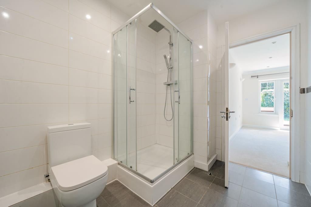 Property photo 3 of 20 Bathroom