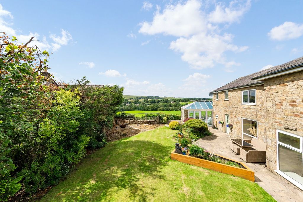 Property photo 3 of 60 4420483