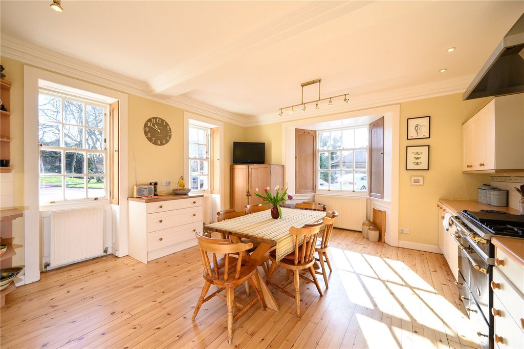 Property photo 3 of 31 Kitchen