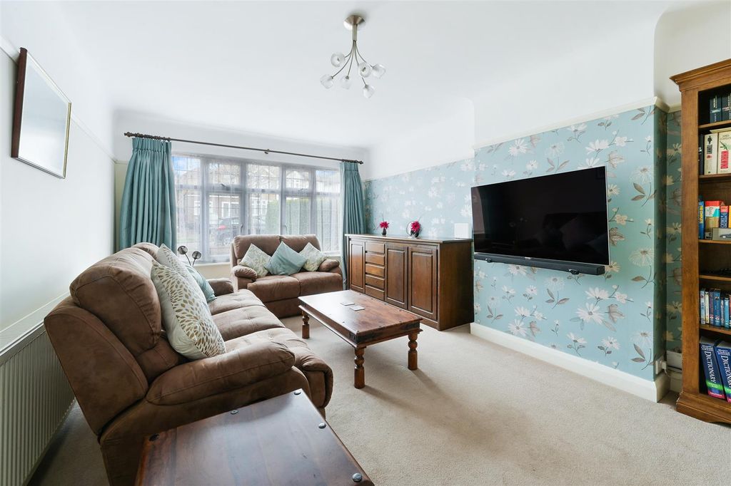 Property photo 2 of 16 Commonfield Road, 56 (8).Jpg