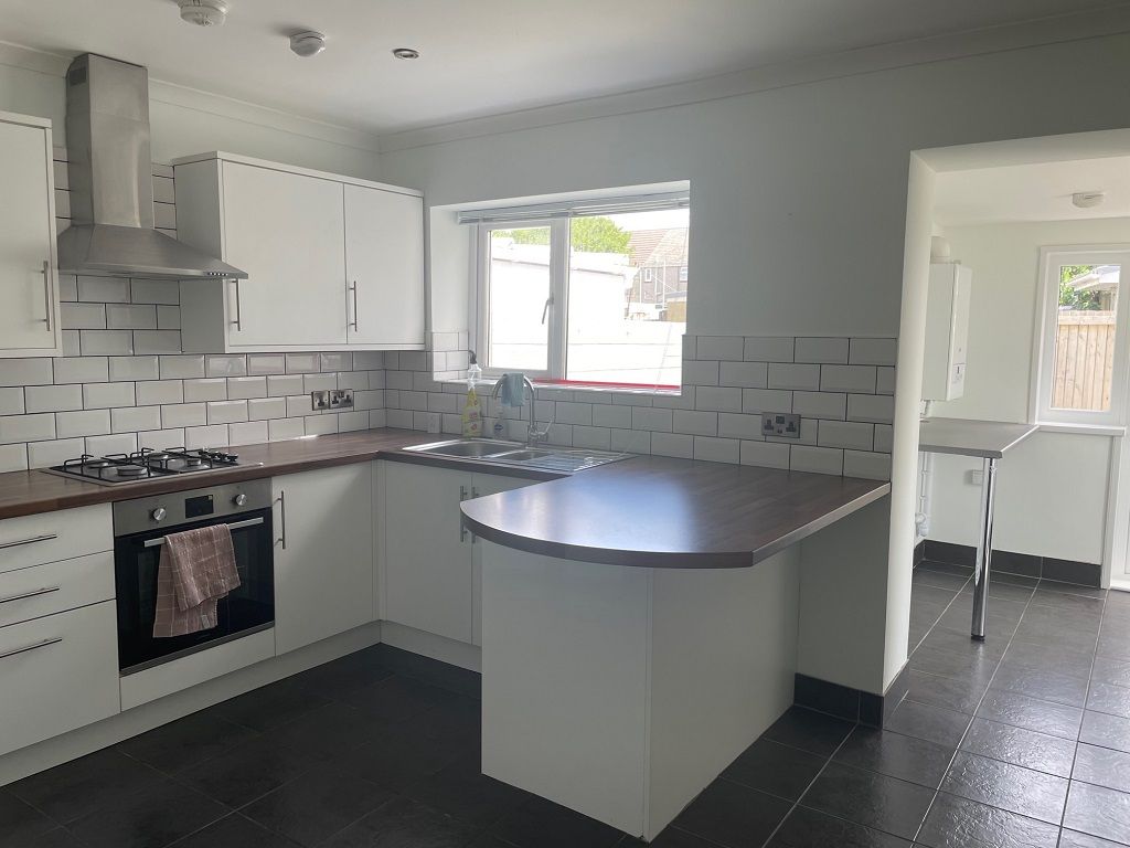 Property photo 3 of 9 Kitchen