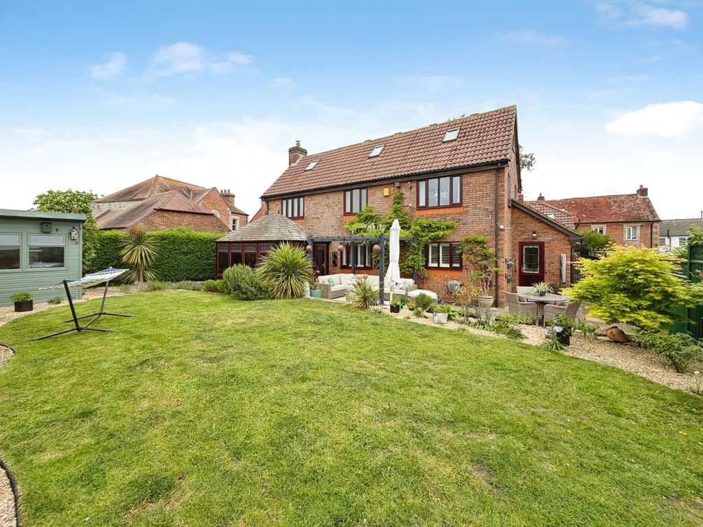 Property photo 2 of 40