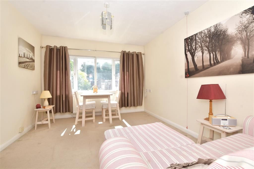 Property photo 1 of 10 Living / Dining / Bedroom Area