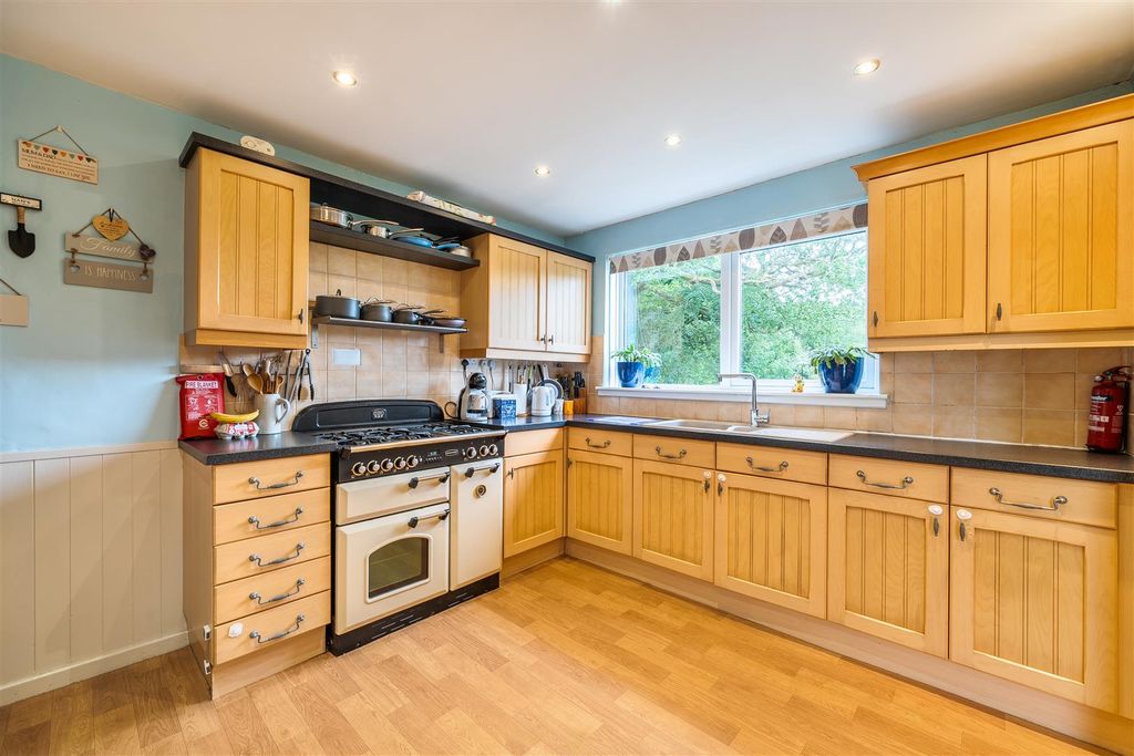 Property photo 2 of 35