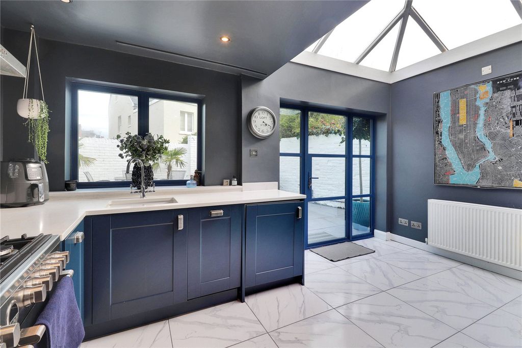 Property photo 3 of 14 Kitchen