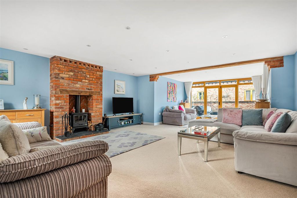 Property photo 3 of 29 34_70588.Jpg