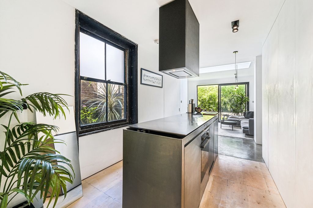 Property photo 1 of 17 Kitchen
