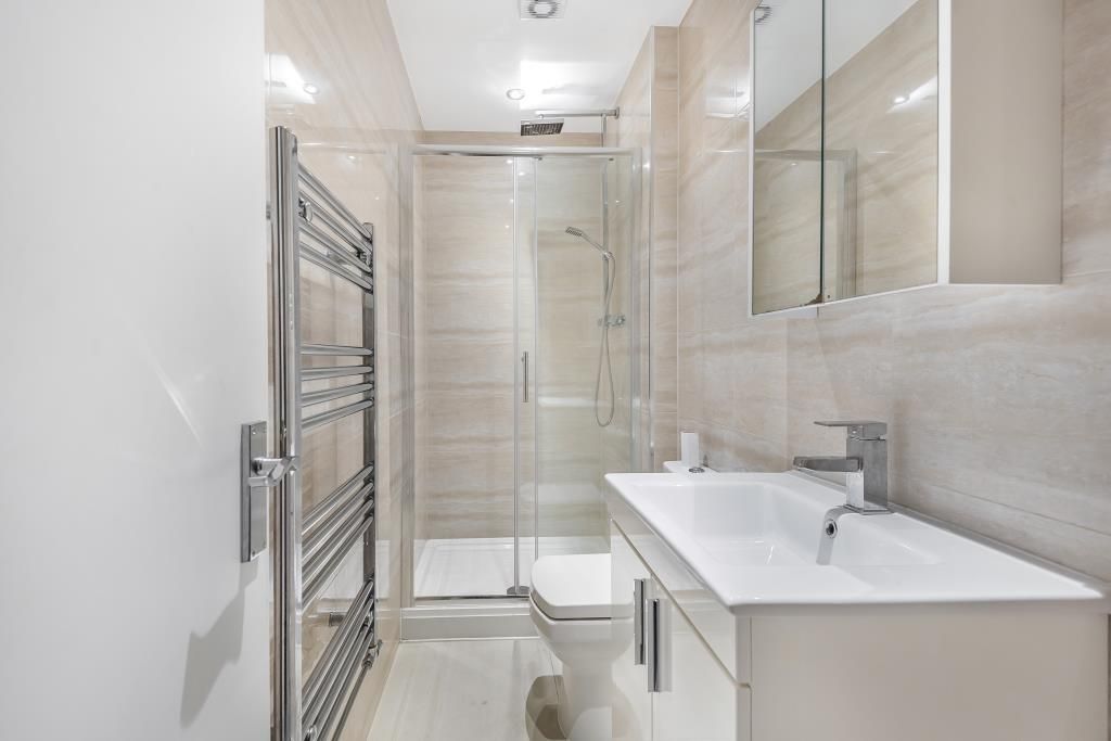 Property photo 3 of 10 Bathroom