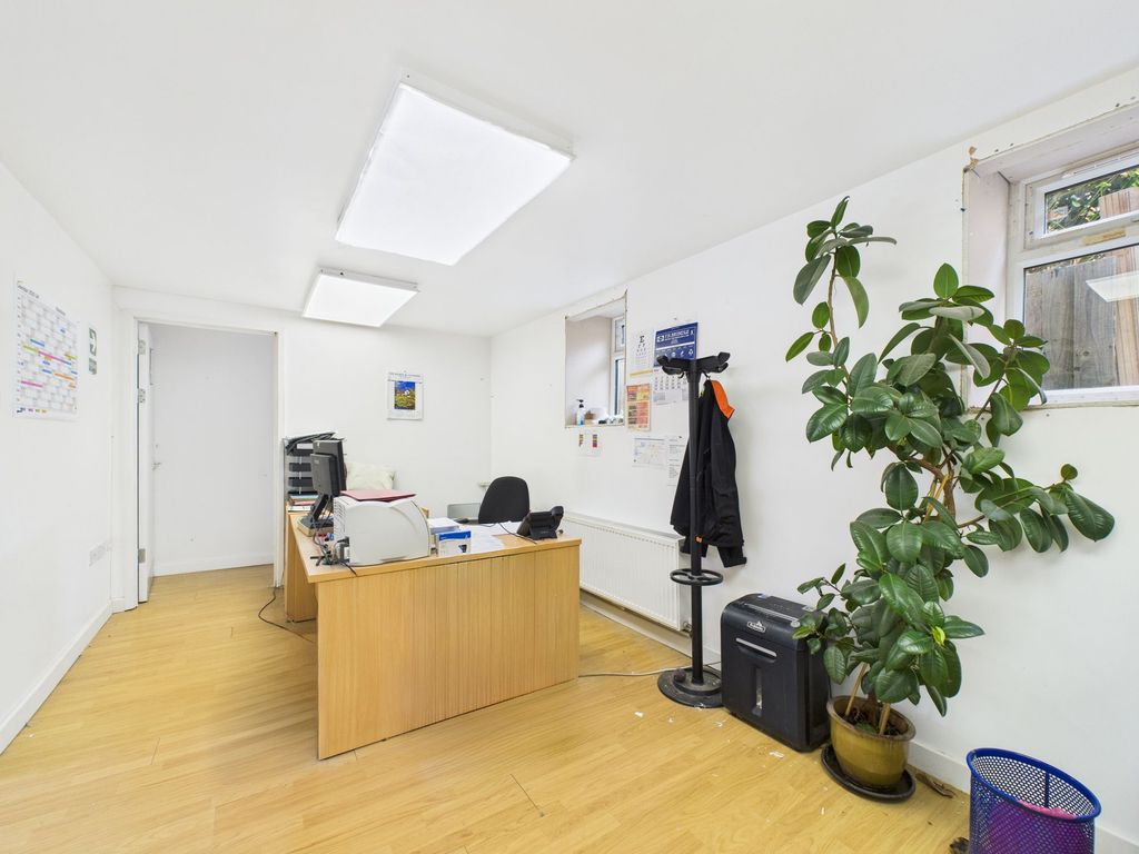 Property photo 3 of 6 Commercial Office