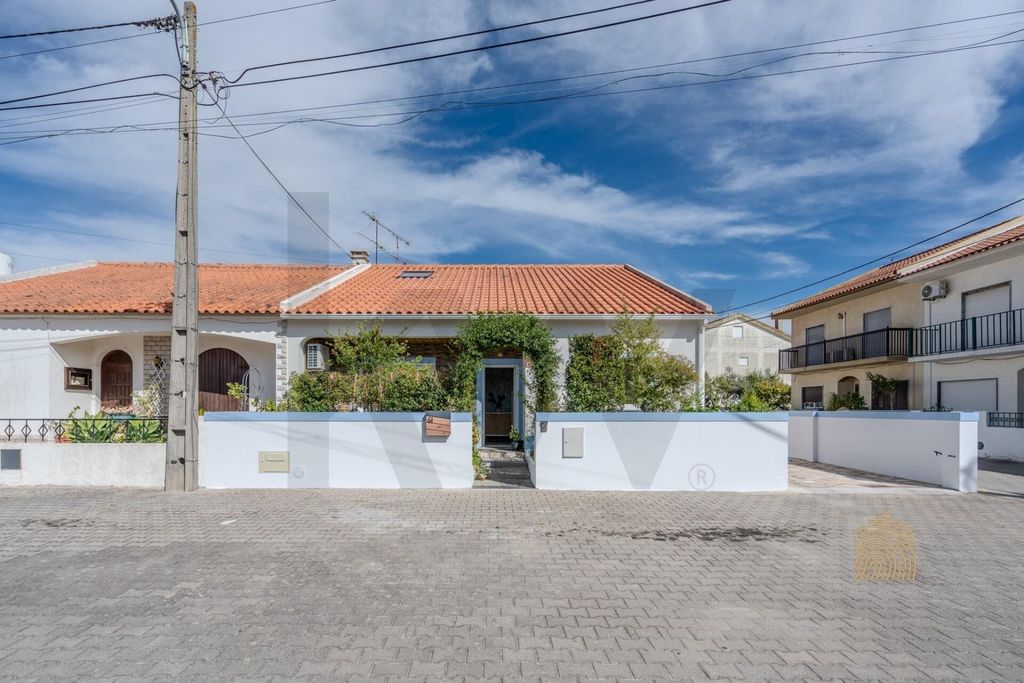 Property photo 1 of 41 4-Bedroom Villa Remodelled With Garden, Terrace And Garage | Vendas Novas