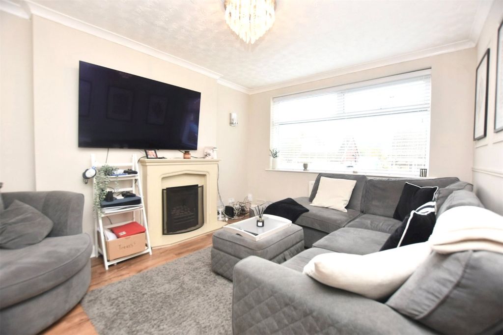 Property photo 2 of 17 Lounge