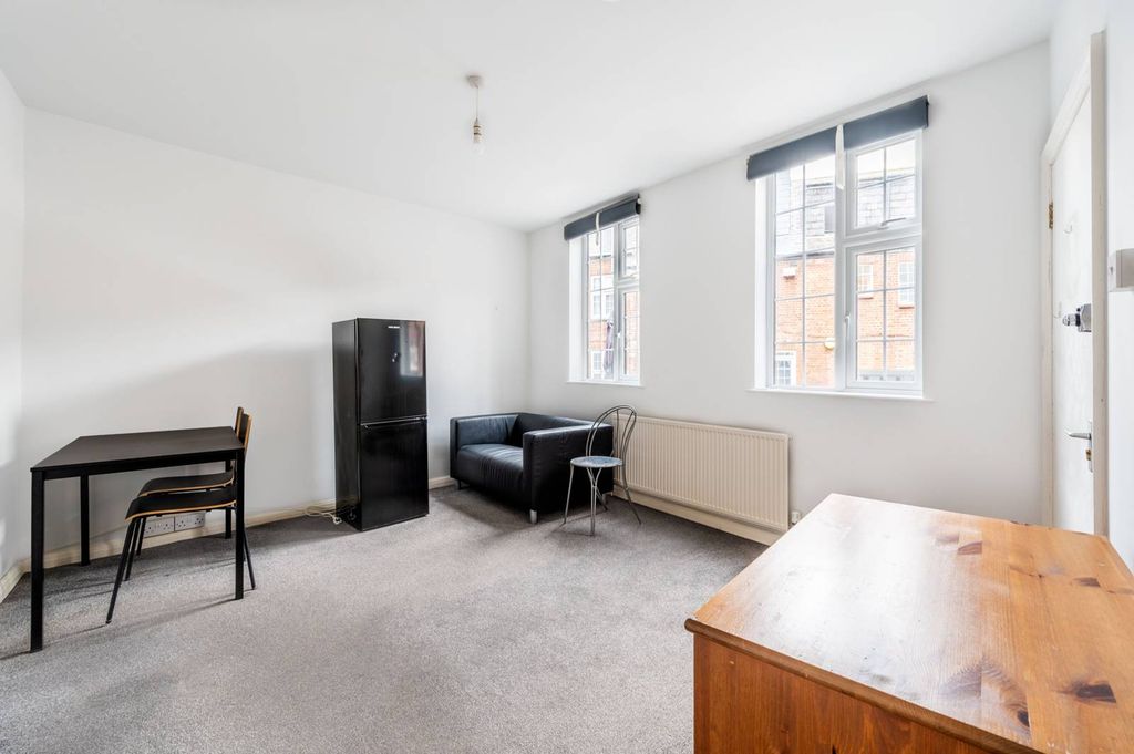 Property photo 1 of 6