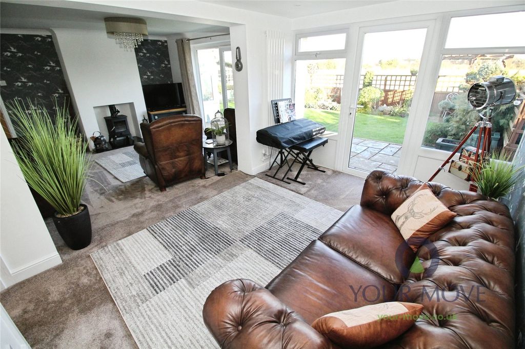 Property photo 2 of 21 Living Room