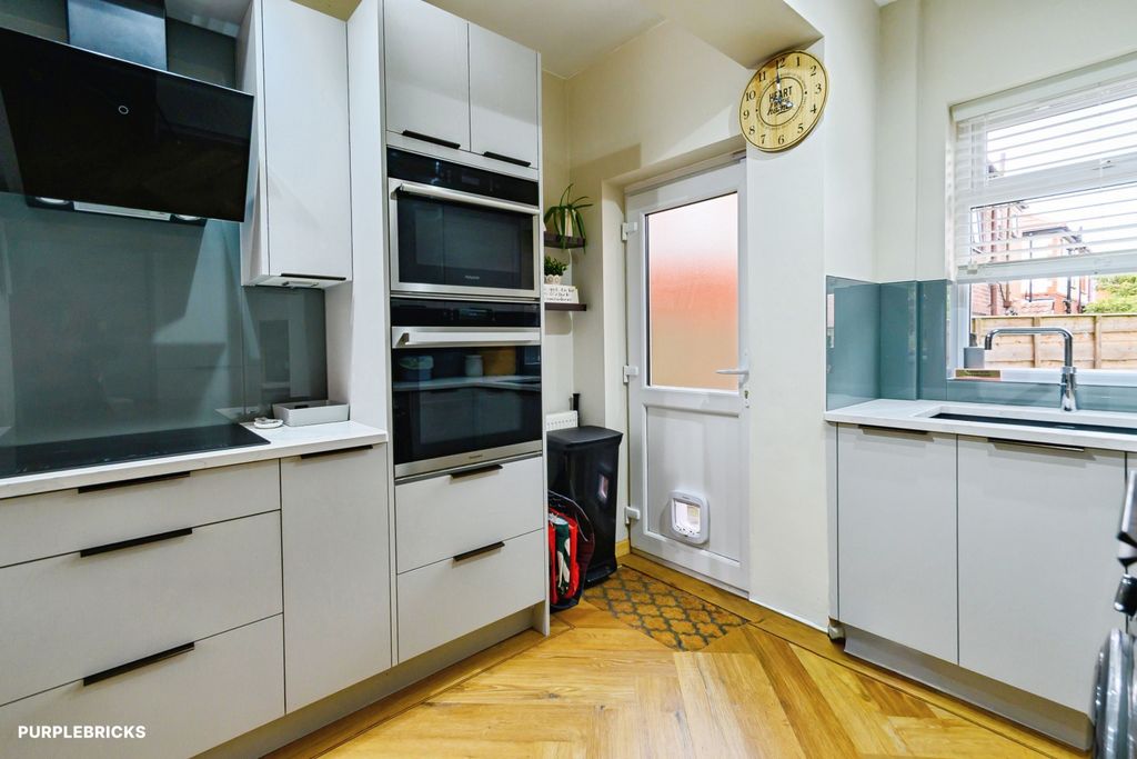 Property photo 3 of 24 Kitchen