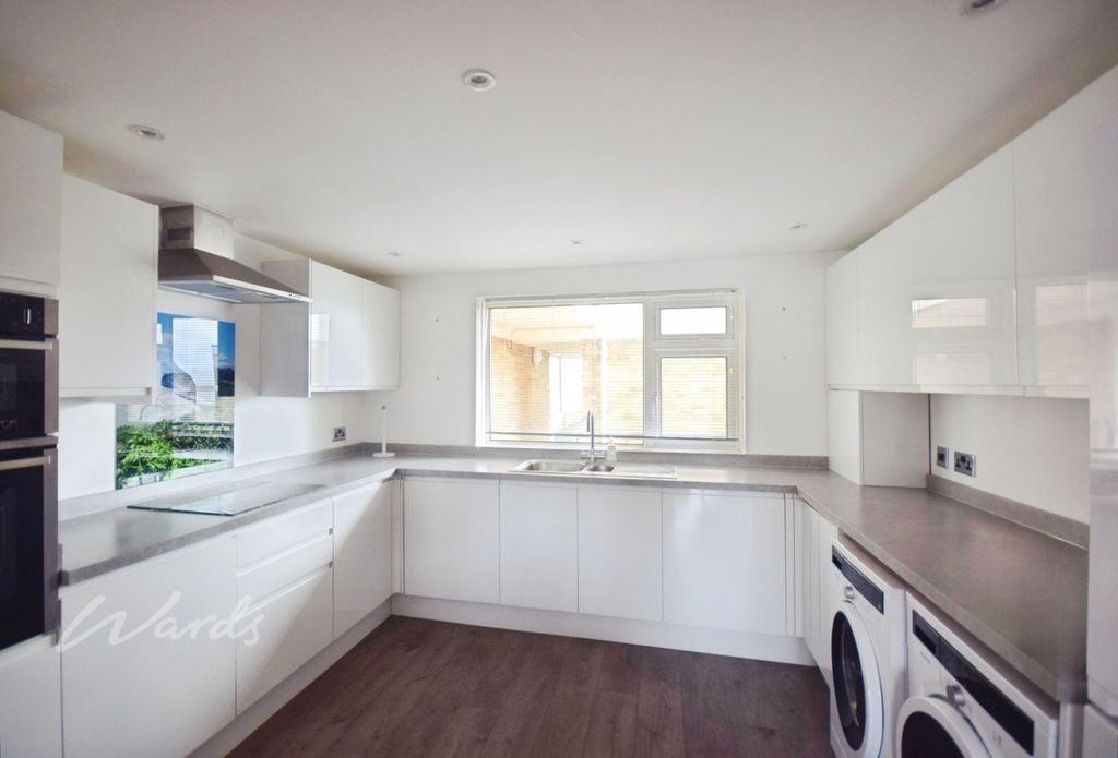 Property photo 2 of 11 Gateway 35 Kitche...